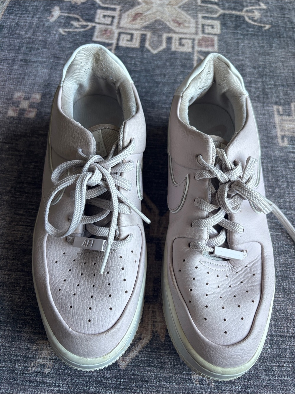 Nike Low-Top Sneakers in Light Pink / Cream